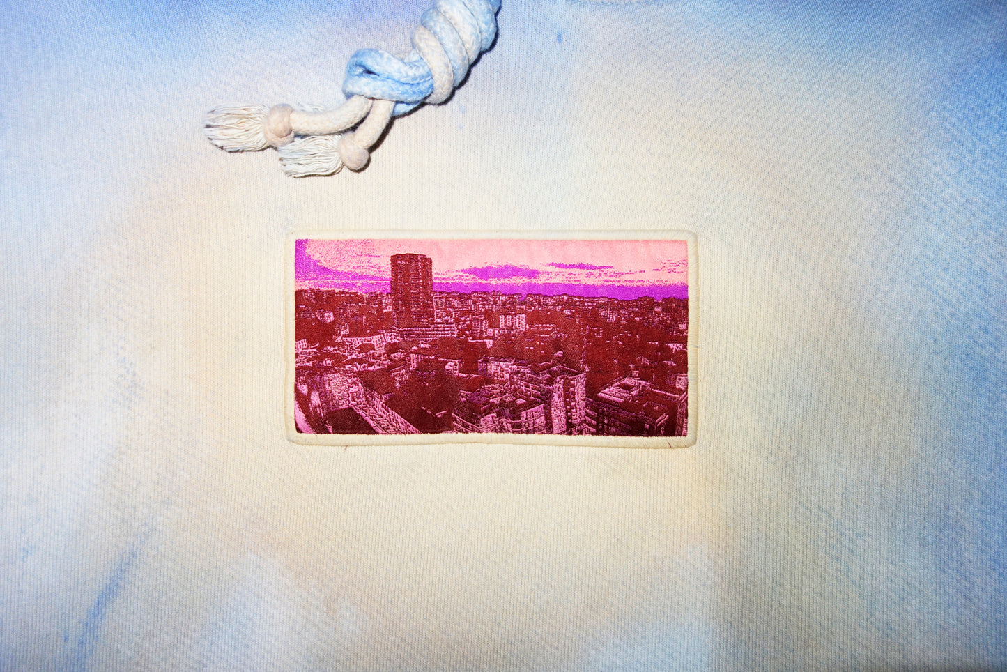 Sprayed W-hoodie  PIANO NOVE "Skyline Logo"